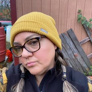 Bright  yellow figs hat , gently worn , like new condition.